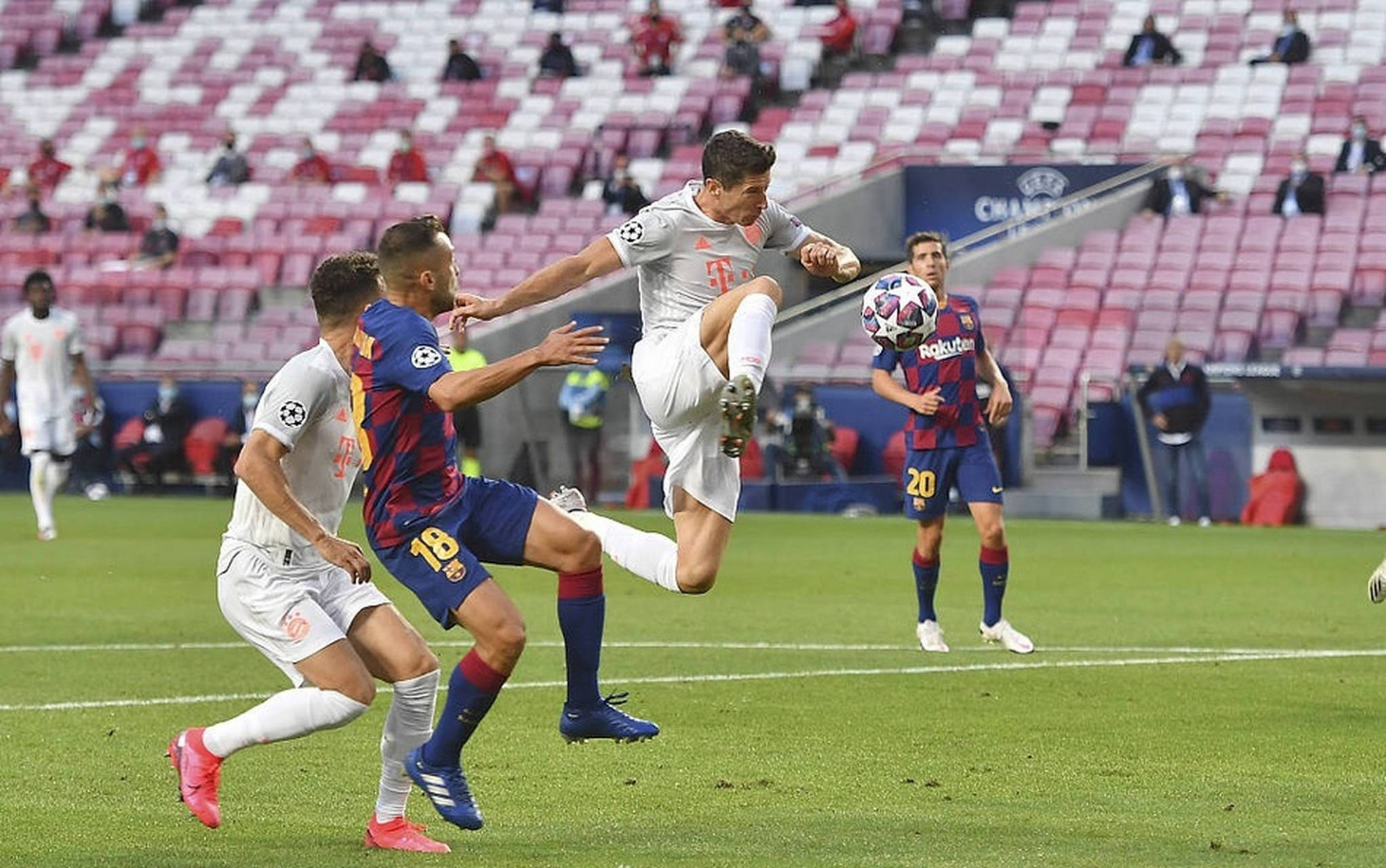 关于加拿大血洗拜仁，佩德里三分雨点燃全场的信息