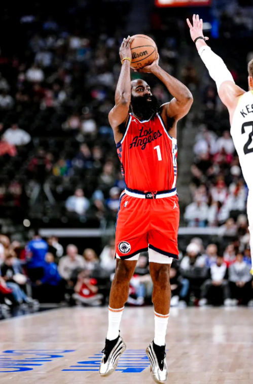 勇士B队轻取中国男篮,哈登打破历史纪录 勇士B队轻取中国男篮,哈登打破历史纪录