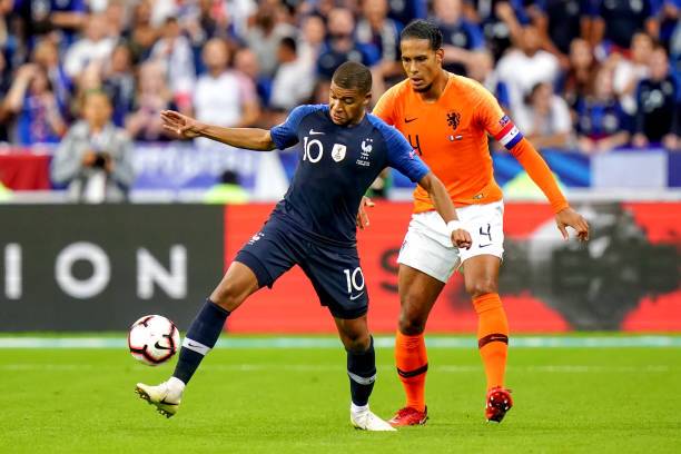 荷兰豪取欧冠联赛资格，晋级强