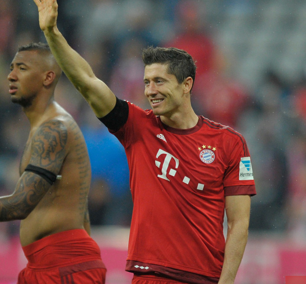 关于里昂血洗曼联,莱万打破历史纪录的信息 关于里昂血洗曼联,莱万打破历史纪录的信息