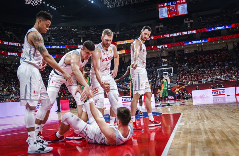 波兰男篮血洗西班牙男篮,拉文三分雨点燃全场的简单介绍 波兰男篮血洗西班牙男篮,拉文三分雨点燃全场的简单介绍