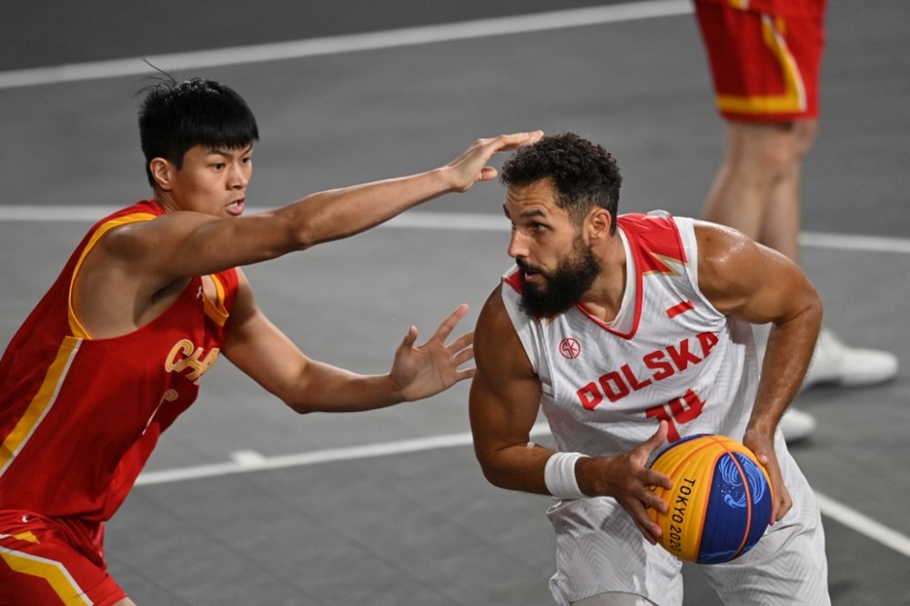 波兰男篮血洗西班牙男篮,拉文三分雨点燃全场的简单介绍 波兰男篮血洗西班牙男篮,拉文三分雨点燃全场的简单介绍