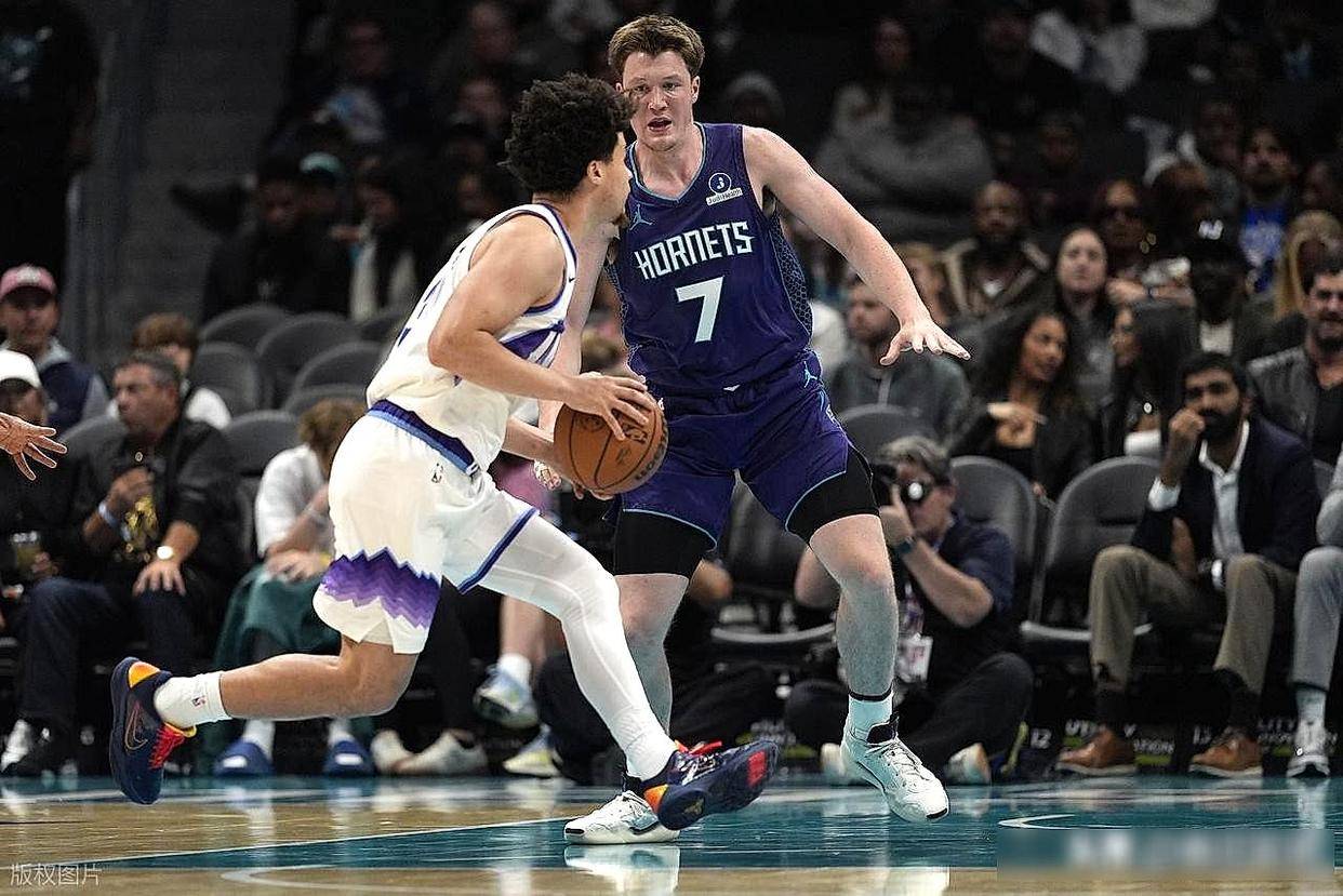 包含鹈鹕翻盘南韩男篮，米切尔三分雨点燃全场的词条