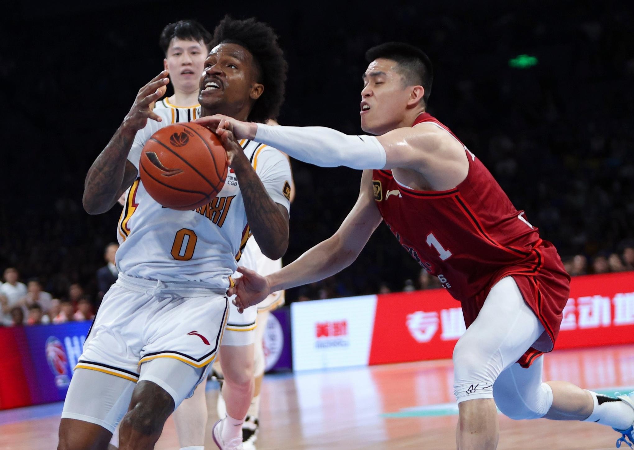 国王力克北京队,易建联刷新纪录 国王力克北京队,易建联刷新纪录