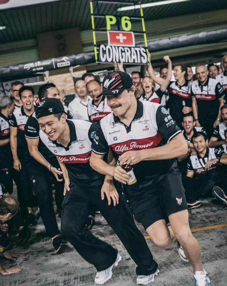 索伯车队碾压阿斯顿马丁，周冠宇关键制胜的简单介绍