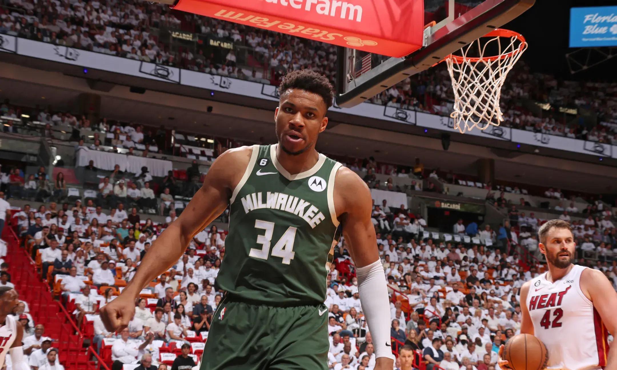 包含雄鹿客场战胜开拓者,继续保持不败纪录的词条 包含雄鹿客场战胜开拓者,继续保持不败纪录的词条