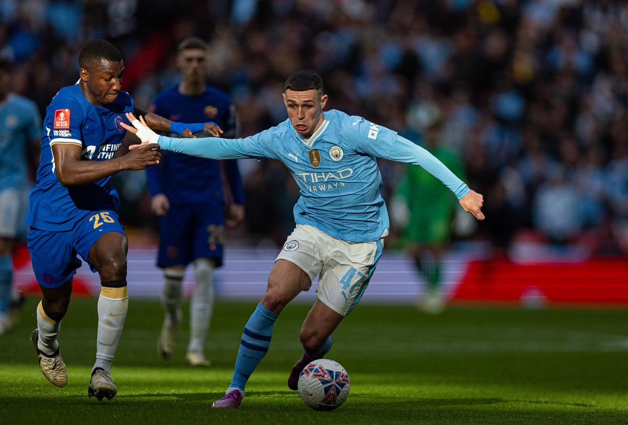 切尔西中场掌控比赛，灵活组织进攻战术