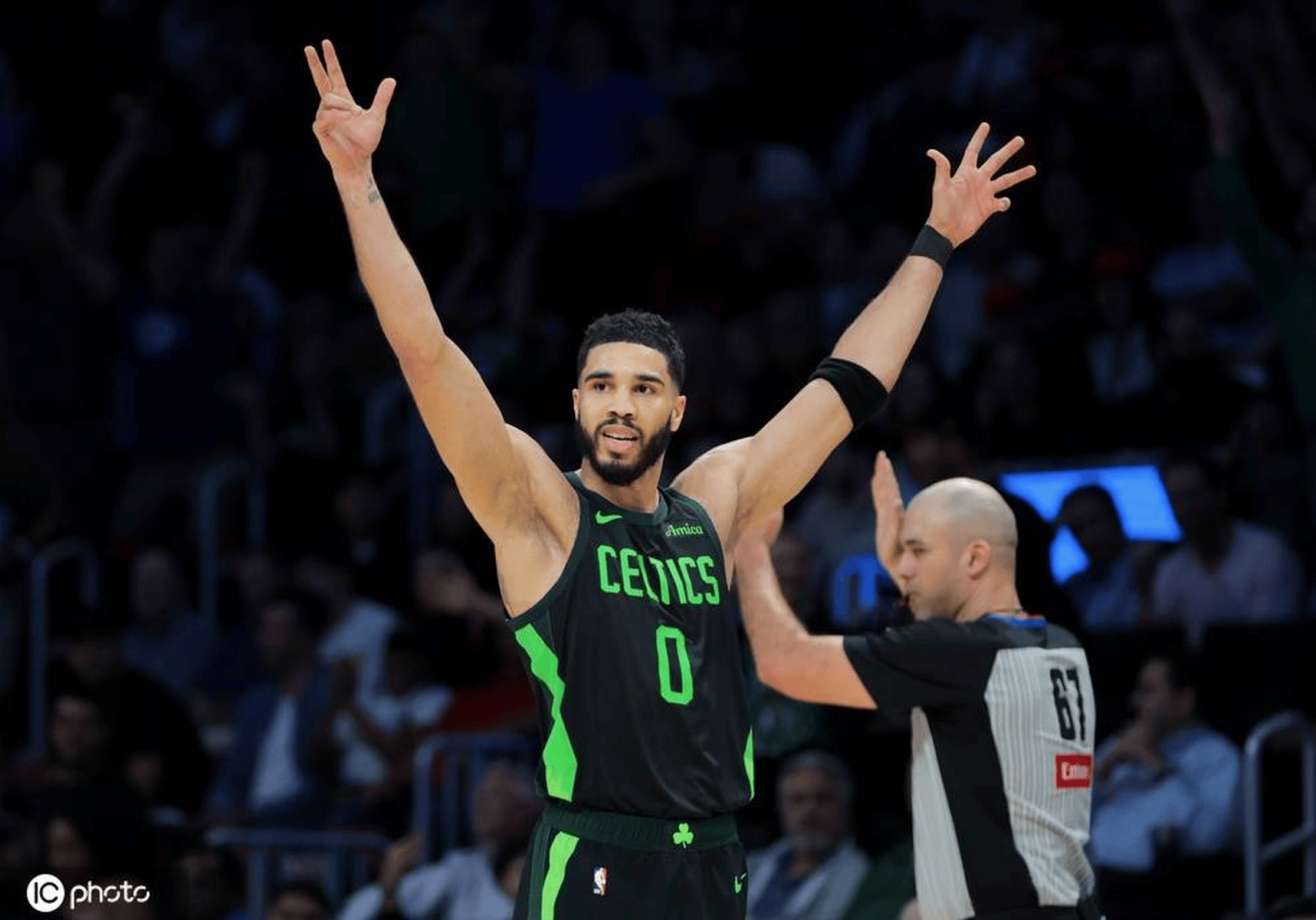 热火客场击败凯尔特人，系列赛重新焕发希望的简单介绍