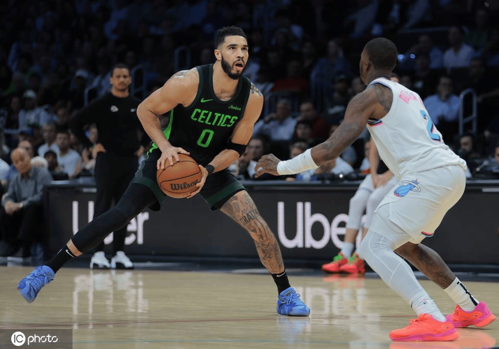 热火客场击败凯尔特人，系列赛重新焕发希望的简单介绍