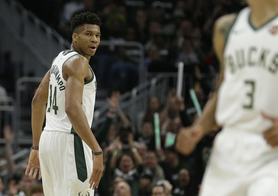 雄鹿队主场奏凯，取得关键胜利