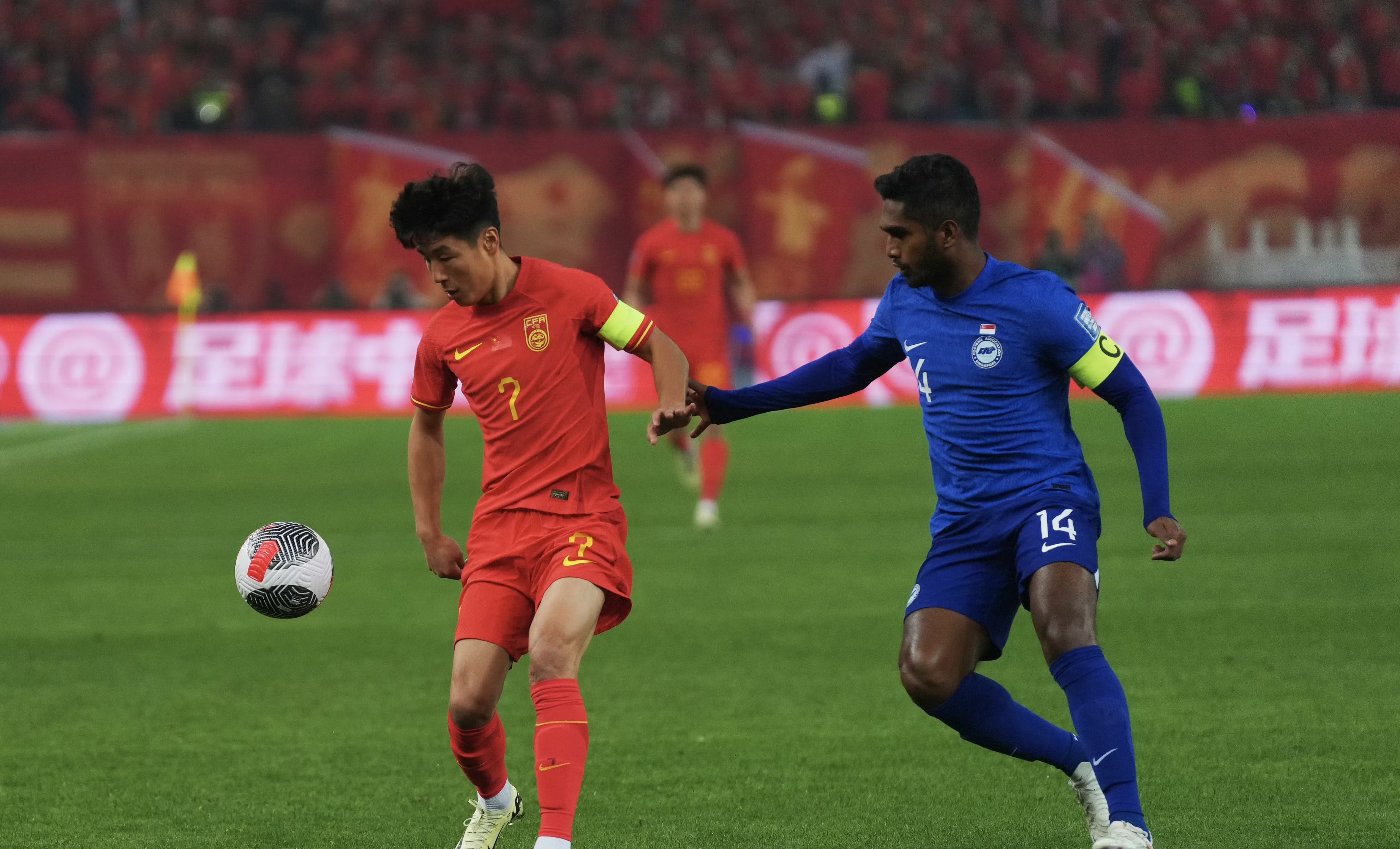 关于球员状态神勇，多次关键进球力挽狂澜的信息