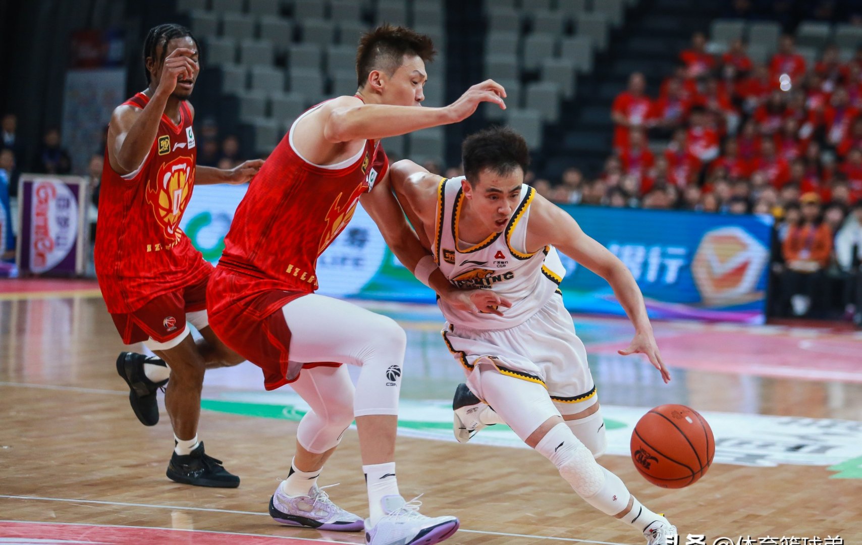 吉林队逆转辽宁队，西亚卡姆点燃赛场