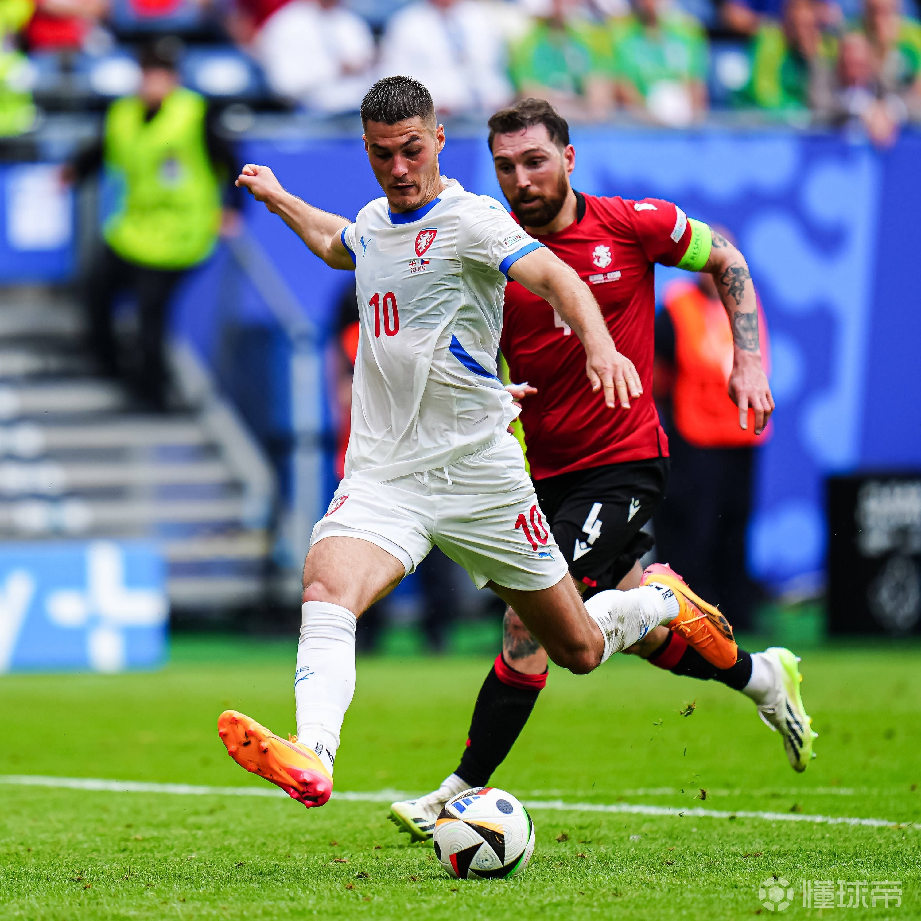 捷克队在欧洲杯预选赛中勇夺胜利