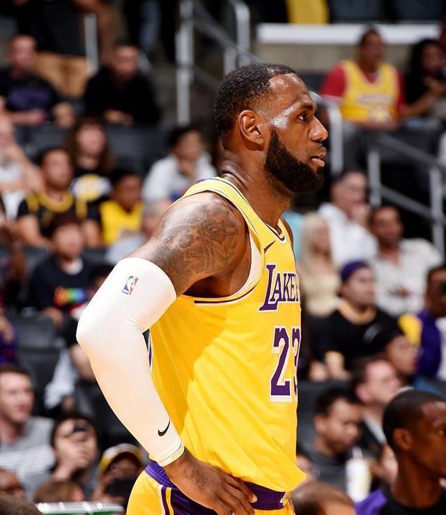 广东队险胜山东队，詹姆斯关键制胜的简单介绍