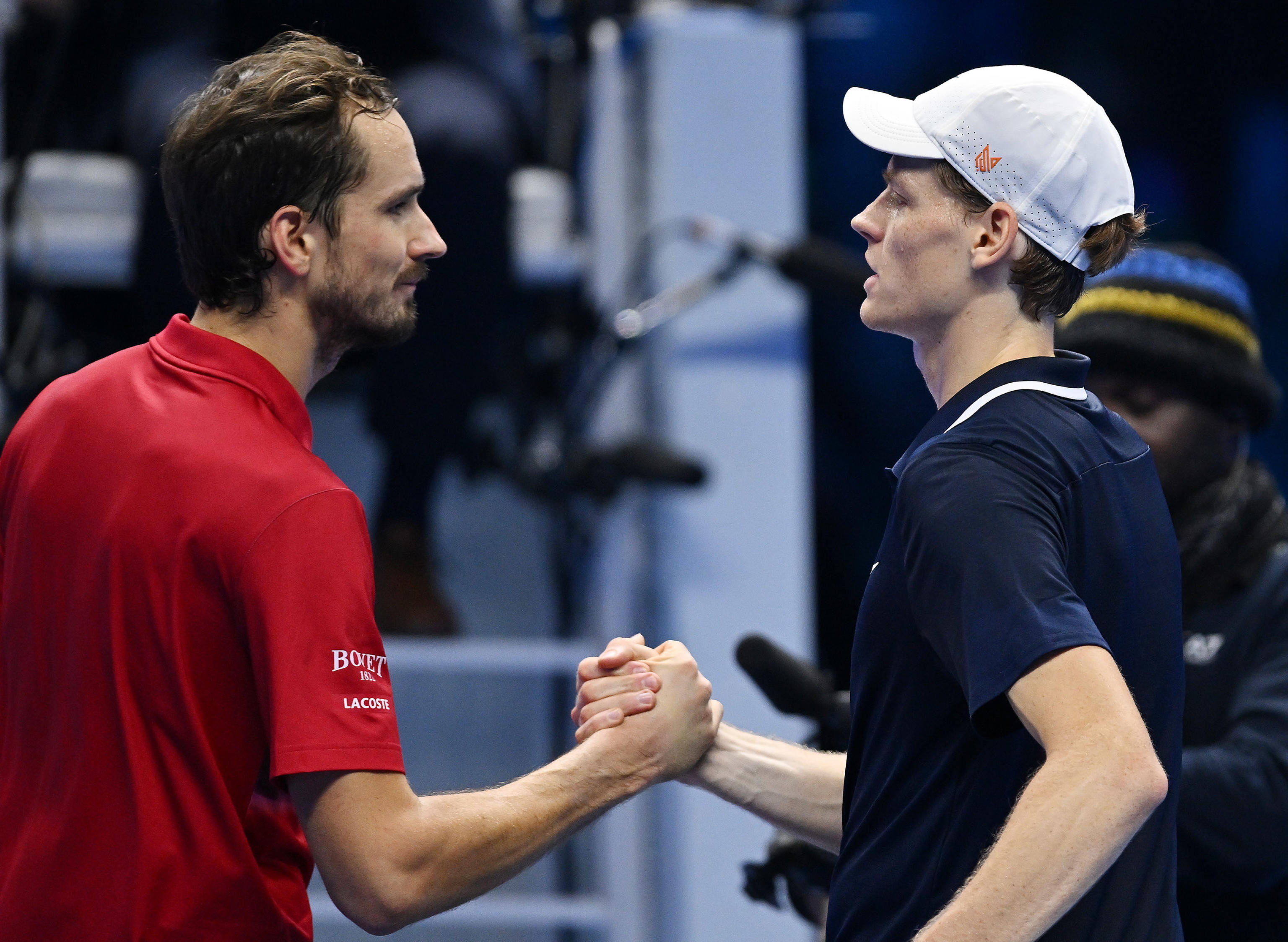 包含欧洲网球队完胜澳大利亚网球队，梅德韦杰夫关键制胜的词条