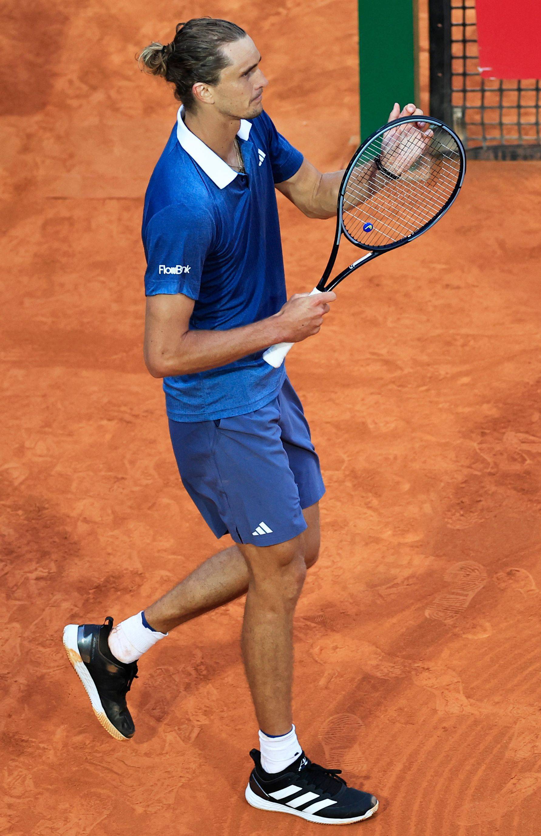 世界网球队力克法国网球队，兹维列夫统治全场的简单介绍