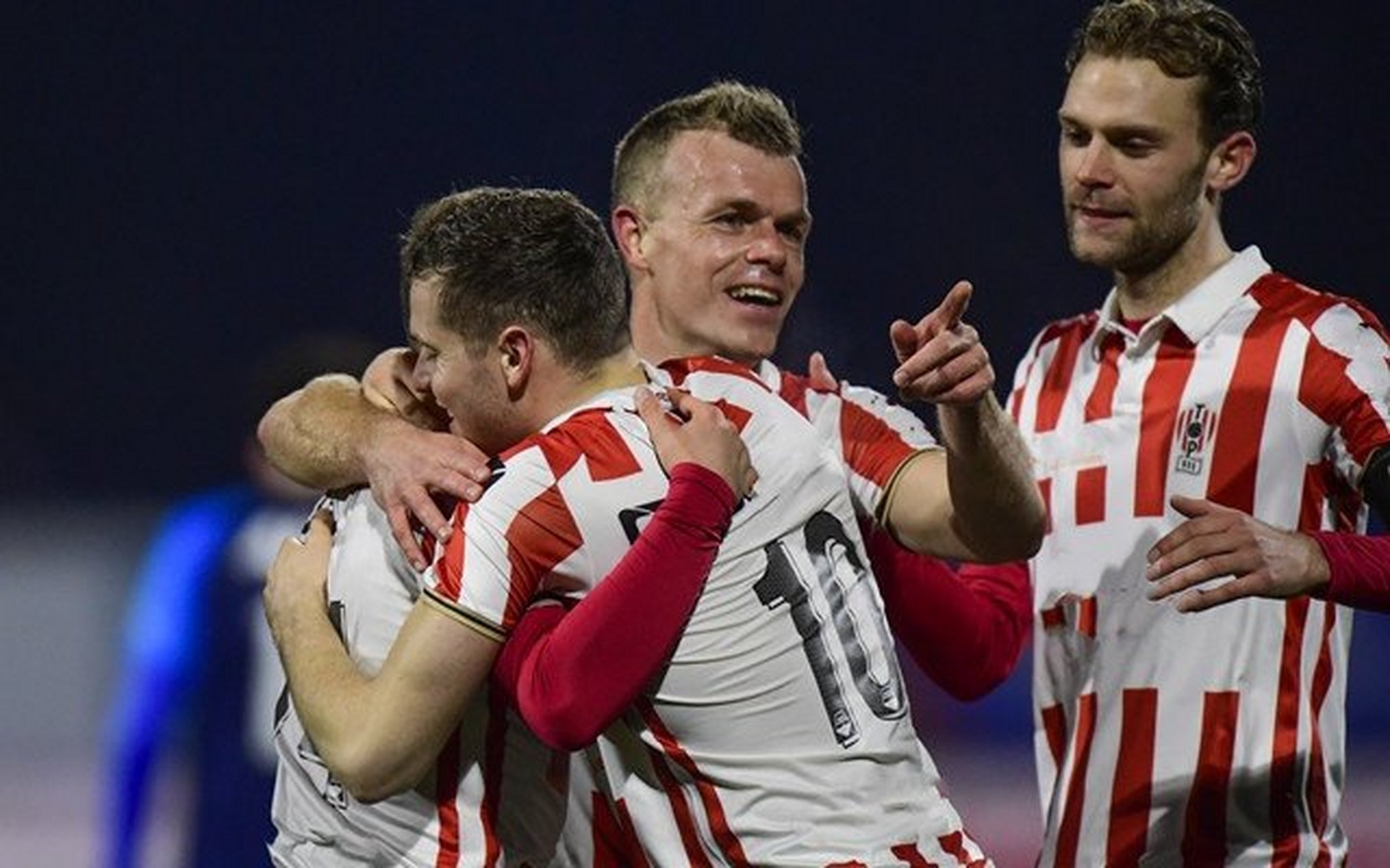 荷甲豪强PSV埃因霍温在关键比赛中获得胜利，排名上升的简单介绍