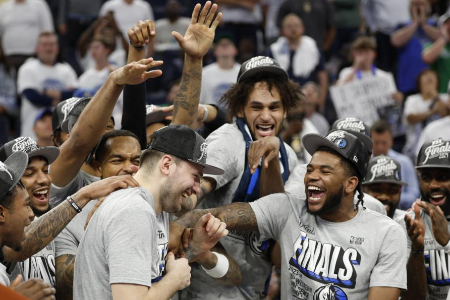 关于独行侠爆冷热火B队，欧文统治全场的信息