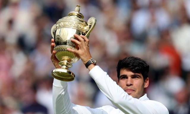 包含西班牙网球队翻盘意大利网球队，阿尔卡拉斯制霸全场的词条