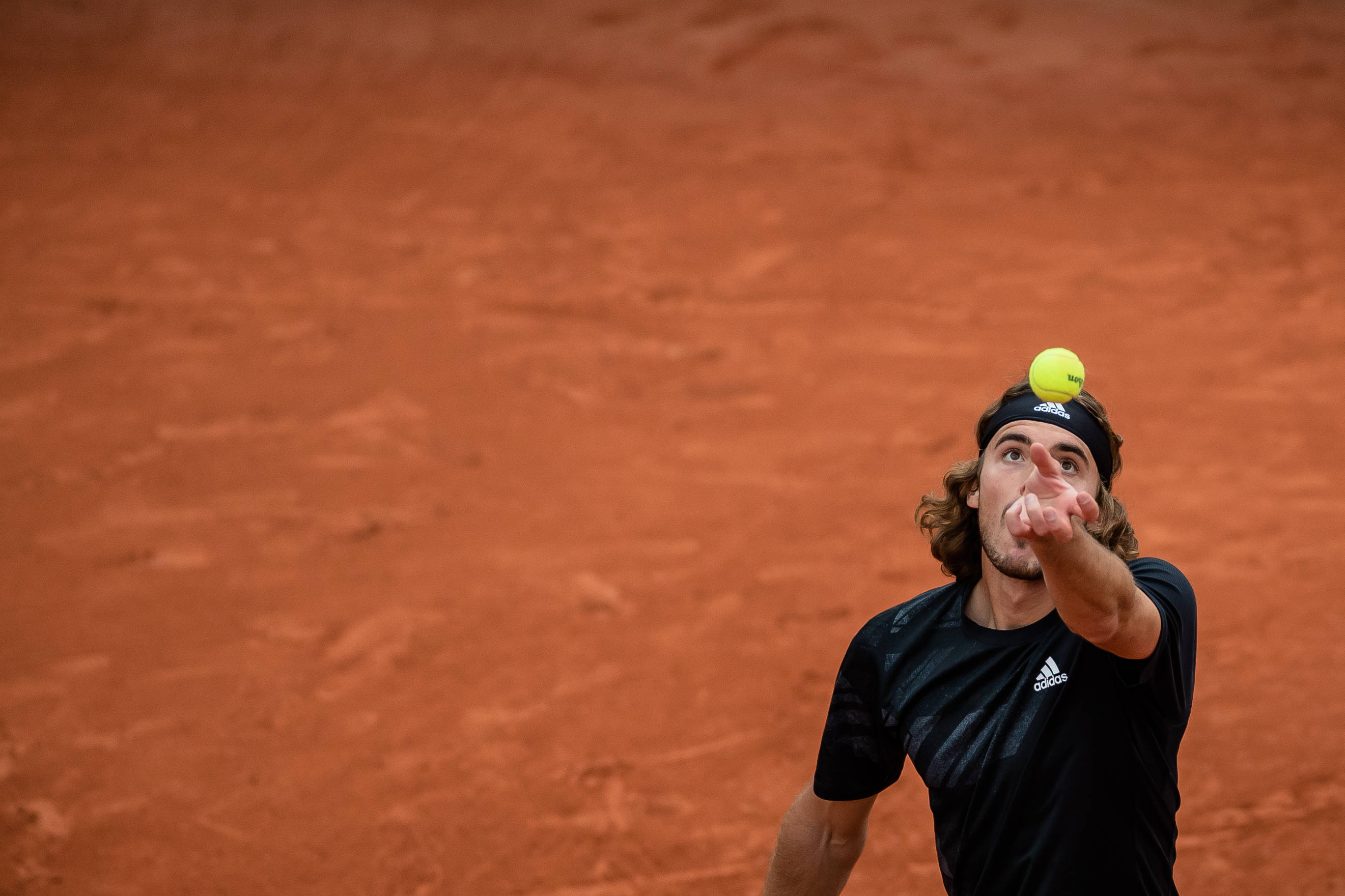 法国网球队横扫英国网球队，西西帕斯高光表现