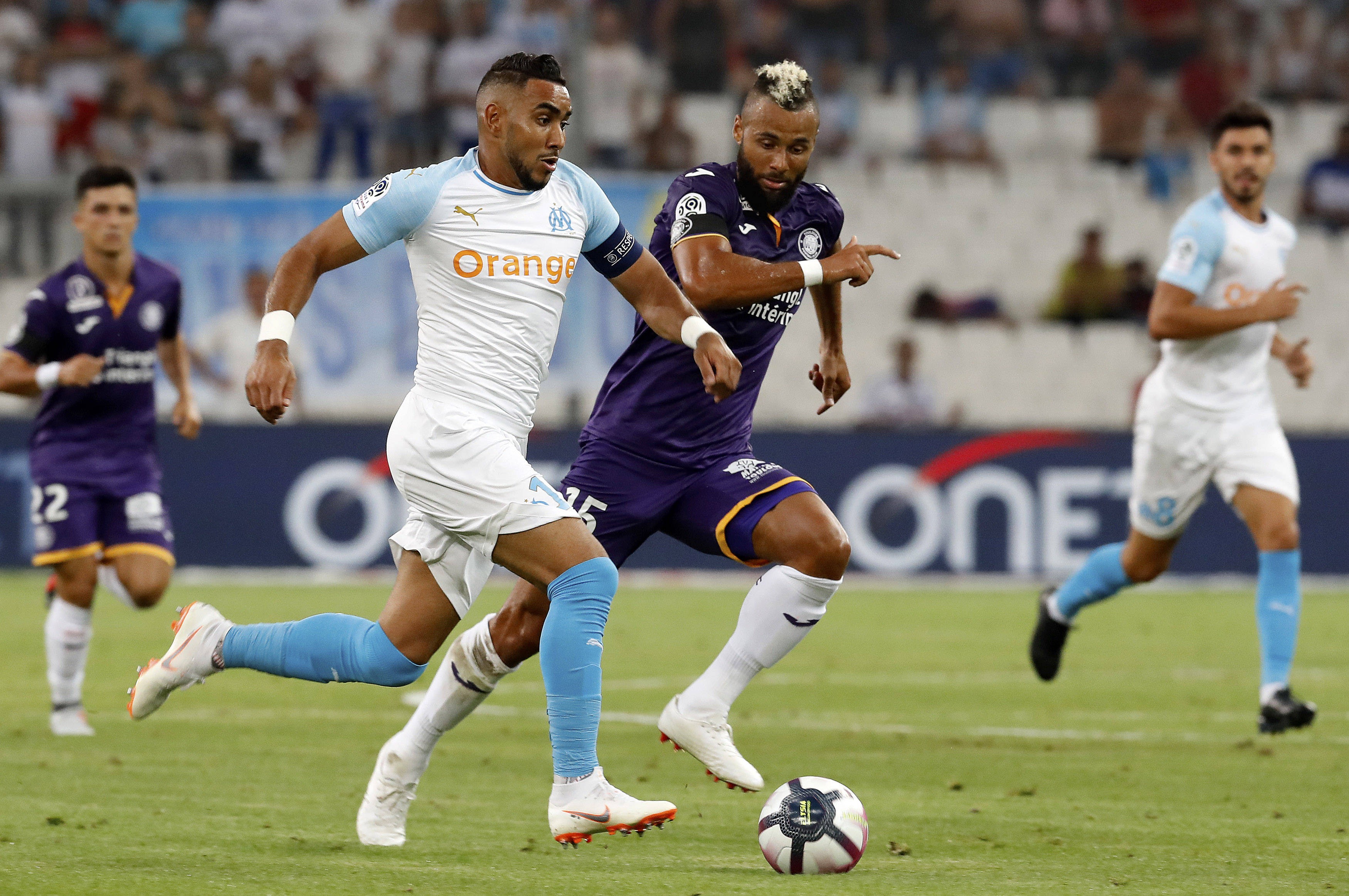 包含塞维利亚危机：核心球员遭到伤病的词条