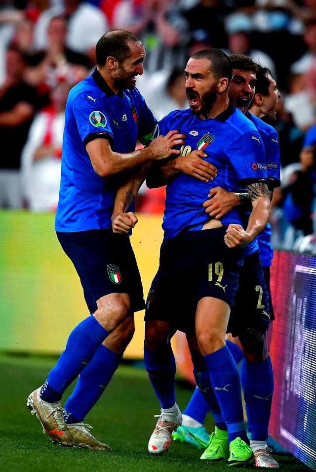 欧洲杯预选赛首轮对决,场面异常激烈 欧洲杯预选赛首轮对决,场面异常激烈