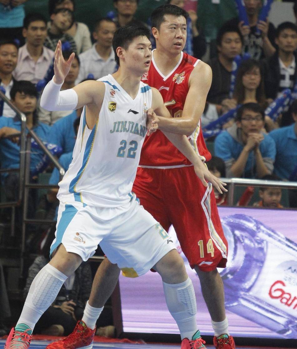雷霆完胜浙江队,王哲林高光表现 雷霆完胜浙江队,王哲林高光表现