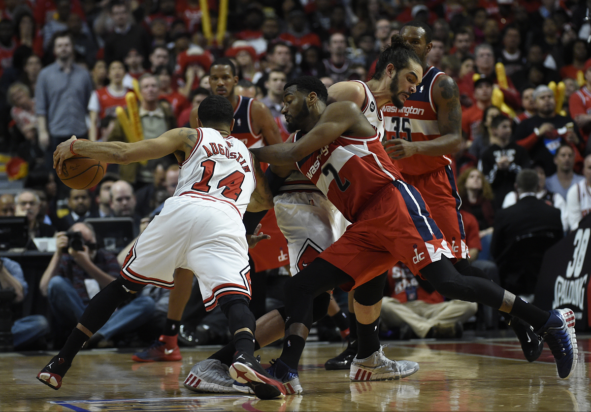 关于尼克斯碾压灰熊，恩比德统治全场的信息