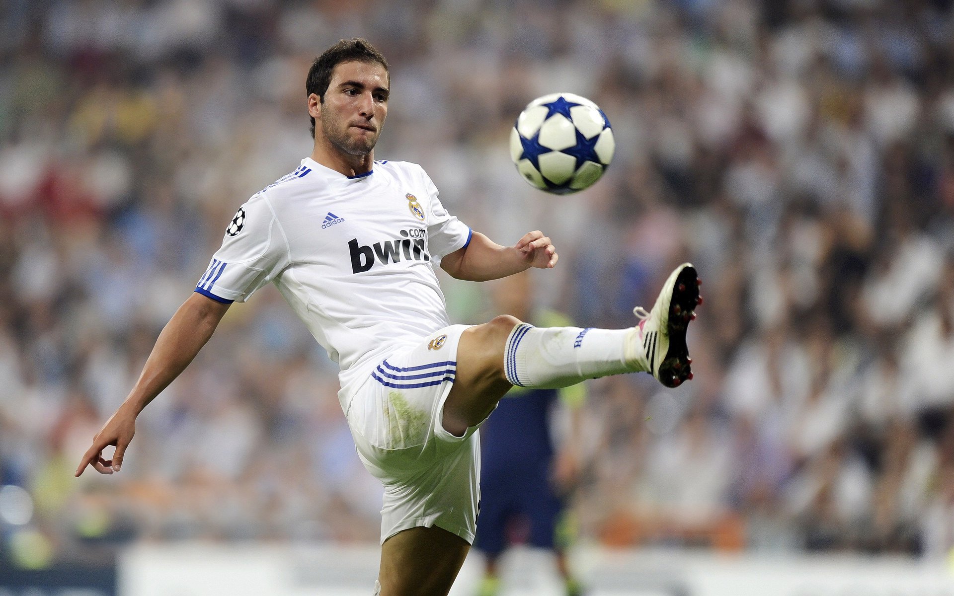 从殖民终结到绿茵征服，西班牙足球的双重统治叙事