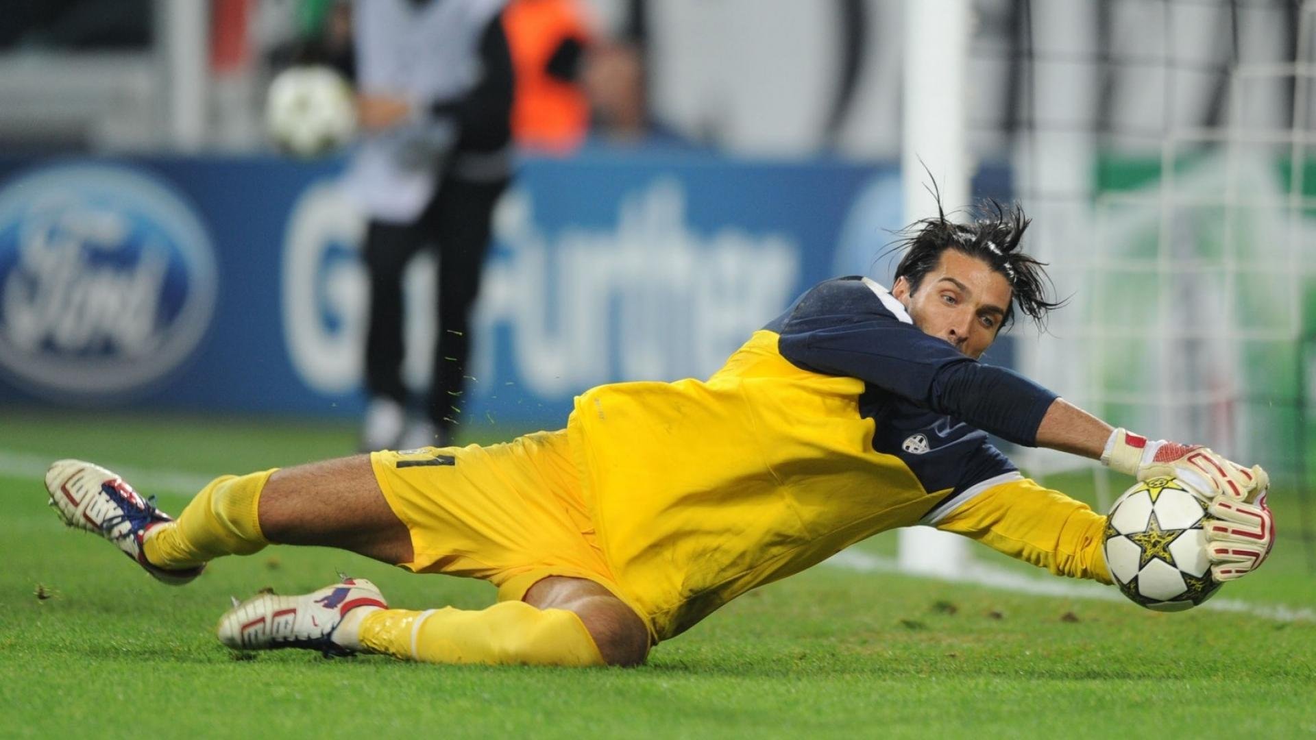 当沙漠风暴席卷温布利，乌兹别克斯坦的冷血碾压与三笘薰的孤星闪耀
